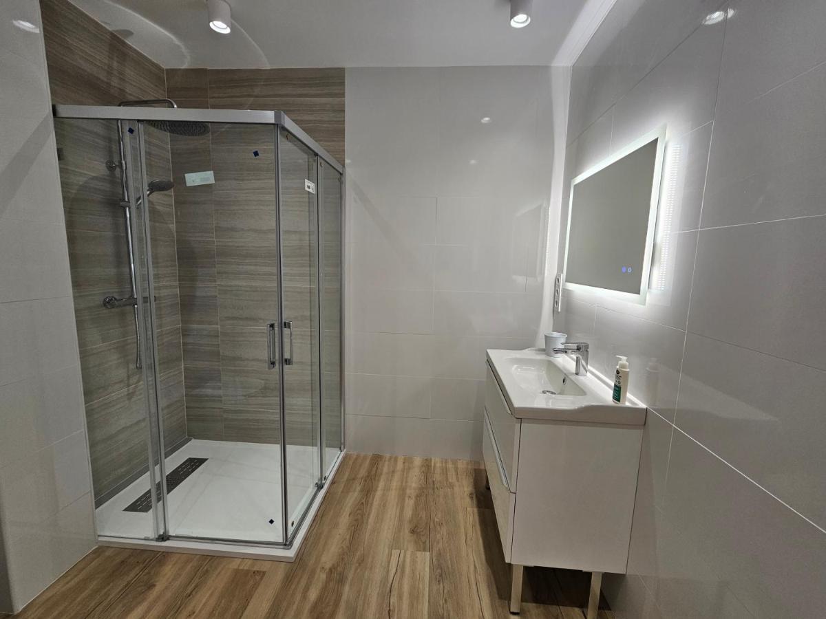 Apartamentos En El Centro - Plaza De Amboage - Wifi แฟร์โรล ภายนอก รูปภาพ